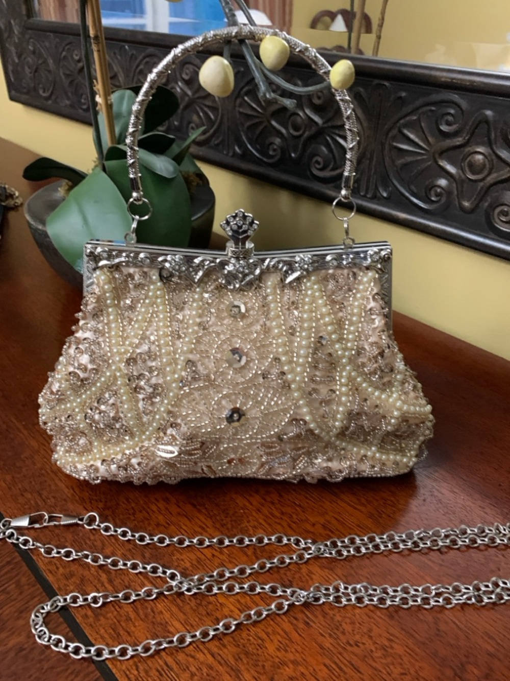 Vintage Beaded Clutch Purse With Detachable Silver Chain Strap For Formal Events - Picture 4 of 6